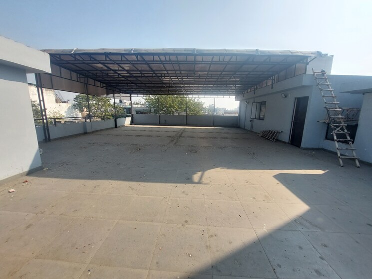 Terrace, gujranwala town 4 Bedroom 300 Sq.Yd. Builder Floor In Gujranwala Town Delhi 7959557