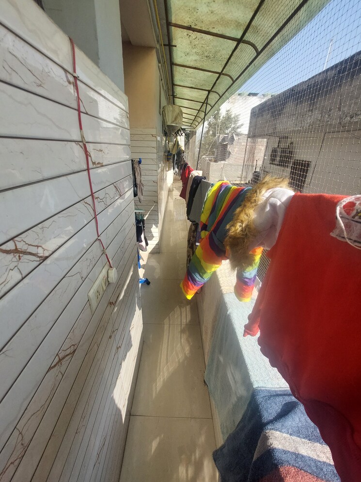 Nearby, gujranwala town 4 Bedroom 300 Sq.Yd. Builder Floor In Gujranwala Town Delhi 7959557