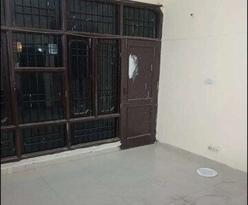 Master Bedroom in 2 BHK Builder Floor at Sector 48 – for Rent