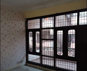 Room in 2 BHK Builder Floor at Sector 48 – for Rent