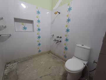 Bathroom in 4 BHK Villa at Nh 24 – for Rent