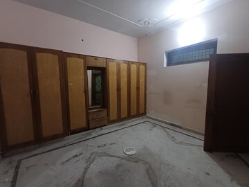Room in 4 BHK Villa at Nh 24 – for Rent