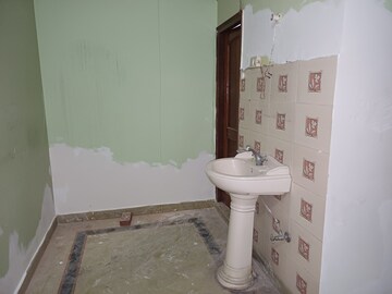 Bathroom in 4 BHK Villa at Nh 24 – for Rent