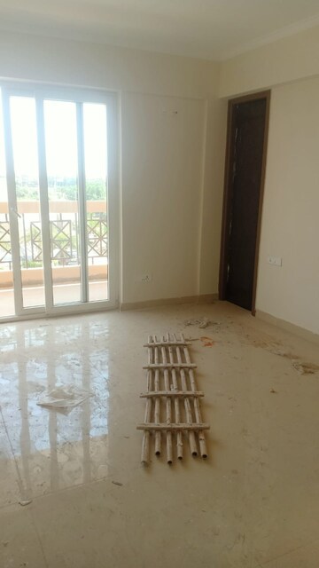 Room in 3 BHK Apartment at Affinity Greens, International Airport Road – for Rent