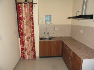 Room in 3 BHK Apartment at Jaypee Greens Kosmos, Sector 134 – for Rent
