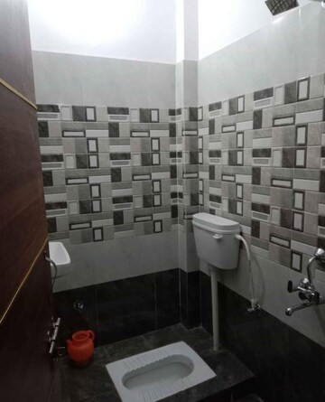 Master Bedroom in 2 BHK Villa at Aliganj – for Rent