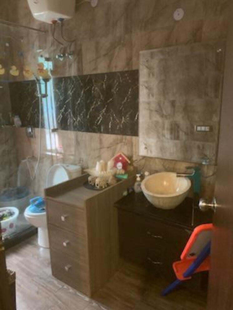 Bathroom, unitech-south-city-1 3 Bedroom 2480 Sq.Ft. Apartment In South City 1 Gurgaon 7959746