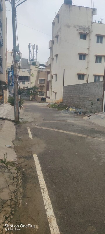 Parking in 6 BHK Independent House at Nri Layout – for Sale