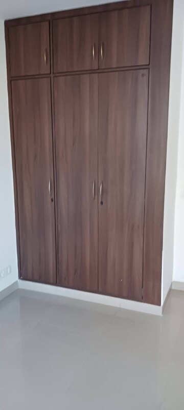 Bedroom in 3.5 BHK Apartment at Eldeco Golf View Apartments, Omega I Greater Noida – for Rent