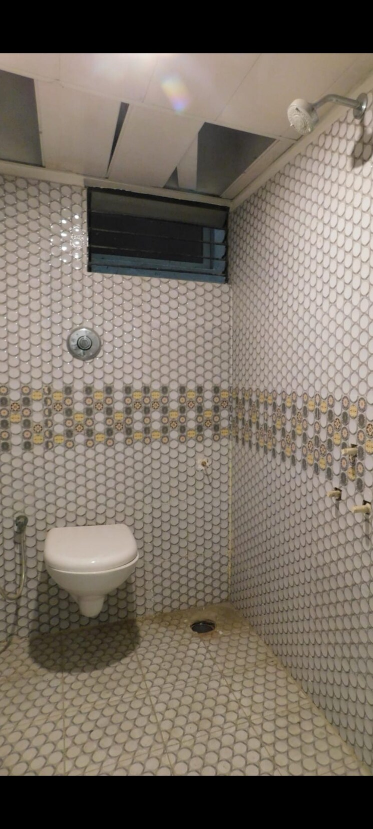 Bathroom, roshan-gardenia 3 Bedroom 1515 Sq.Ft. Apartment In Uttarahalli Bangalore 7959845