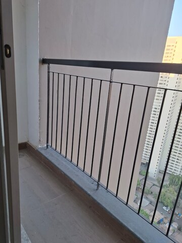 Master Bedroom in 2.5 BHK Apartment at Runwal Eirene, Balkum Pada – for Rent