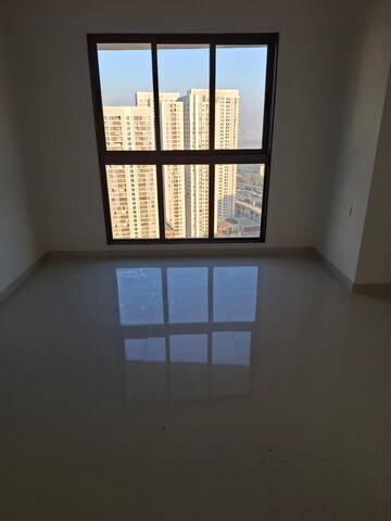 Room in 2.5 BHK Apartment at Runwal Eirene, Balkum Pada – for Rent