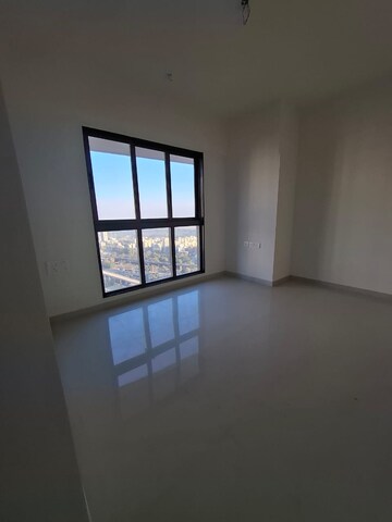 Room in 2.5 BHK Apartment at Runwal Eirene, Balkum Pada – for Rent