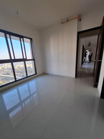 Room in 2.5 BHK Apartment at Runwal Palm, Kolshet – for Rent