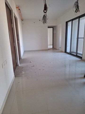 Master Bedroom in 2.5 BHK Apartment at Runwal Palm, Kolshet – for Rent