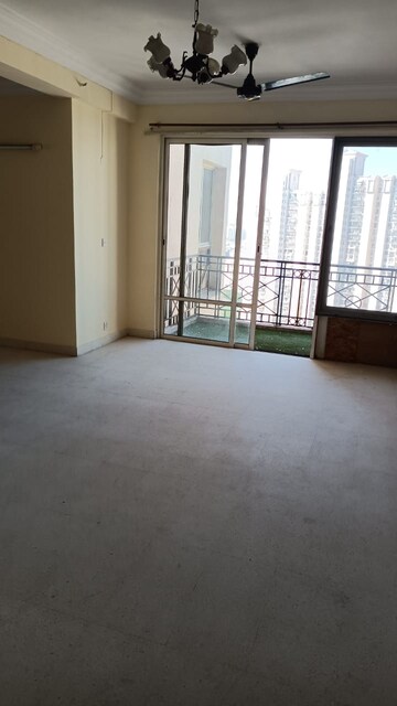 Room in 3 BHK Apartment at DLF Regency Park II, Sector 27 – for Rent