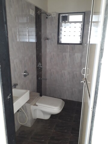 Bathroom in 3.5 BHK Apartment at Lotus Lotus Link Square, Malad West – for Rent