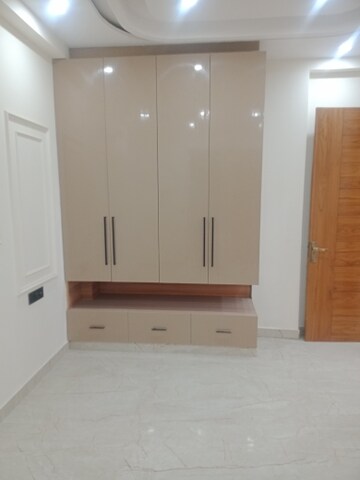 Bathroom in 3 BHK Builder Floor at BPTP District, Sector 81 – for Sale