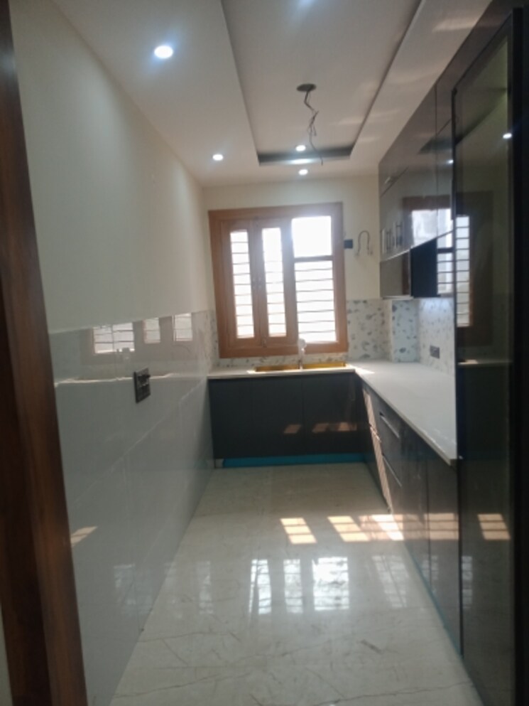Kitchen, bptp-district 3 Bedroom 162 Sq.Yd. Builder Floor In Sector 81 Faridabad 7960037