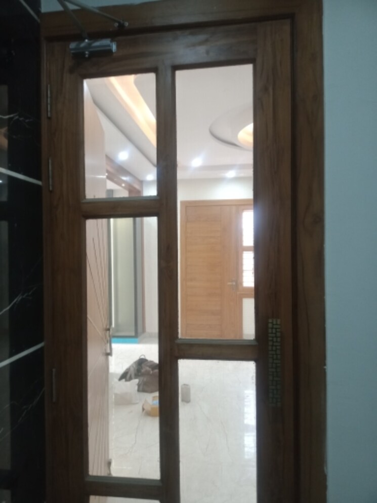 Room, bptp-district 3 Bedroom 162 Sq.Yd. Builder Floor In Sector 81 Faridabad 7960037