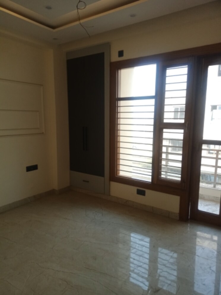 Room, bptp-district 3 Bedroom 162 Sq.Yd. Builder Floor In Sector 81 Faridabad 7960037