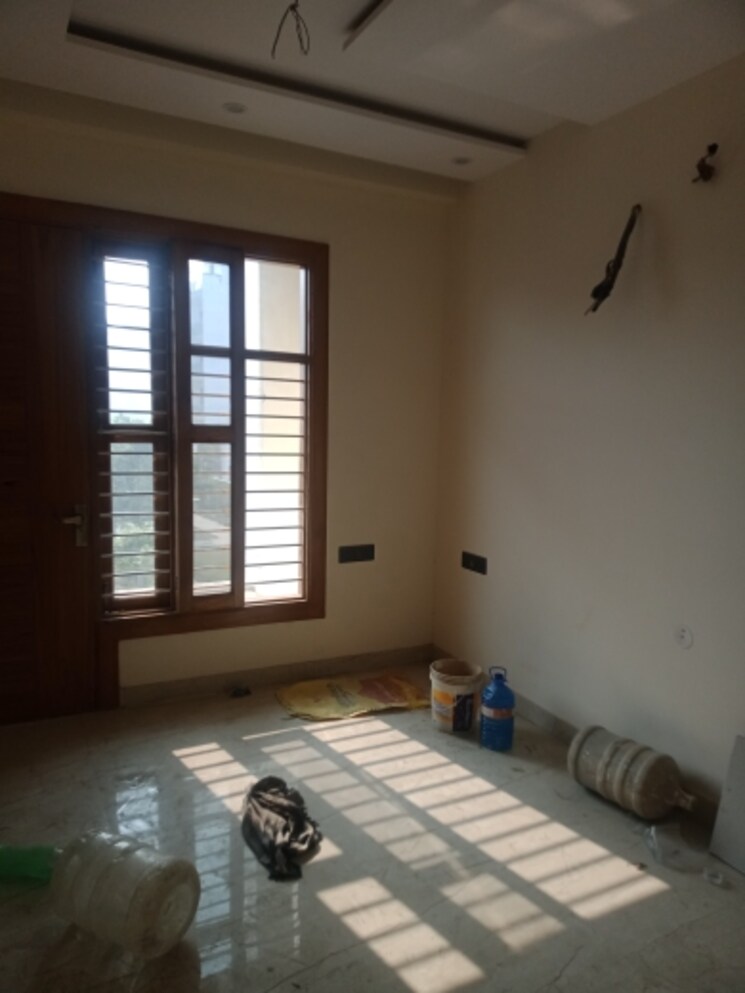 Room, bptp-district 3 Bedroom 162 Sq.Yd. Builder Floor In Sector 81 Faridabad 7960037
