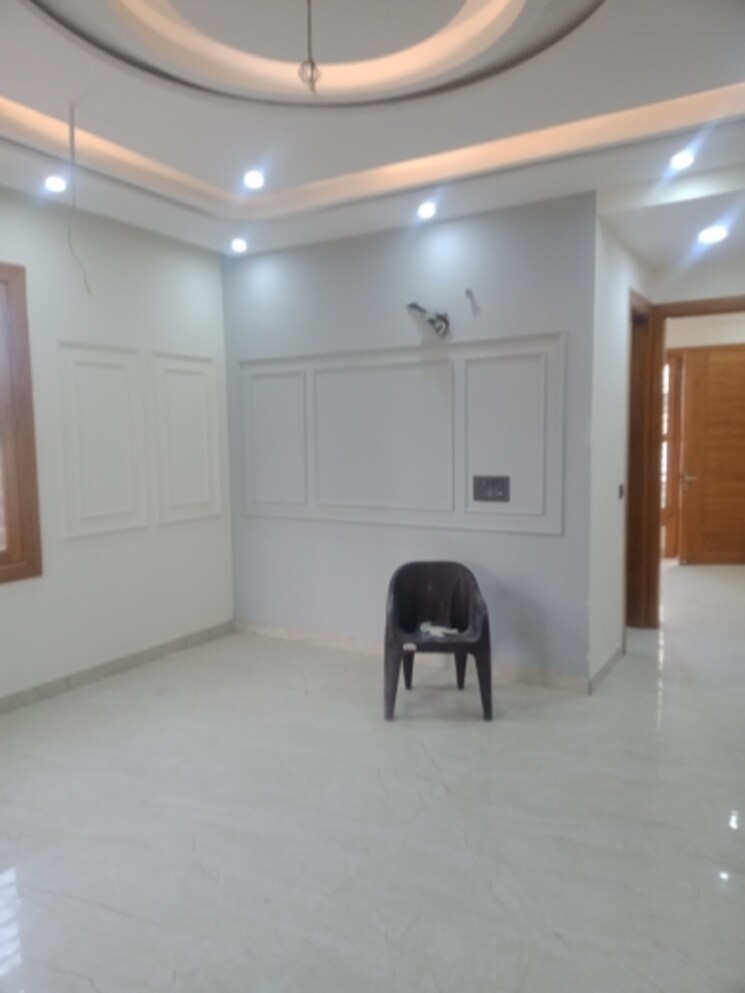 Room, bptp-district 3 Bedroom 162 Sq.Yd. Builder Floor In Sector 81 Faridabad 7960071