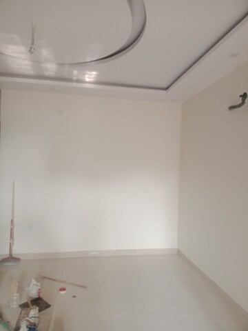 Room in 3 BHK Builder Floor at BPTP District, Sector 81 – for Sale