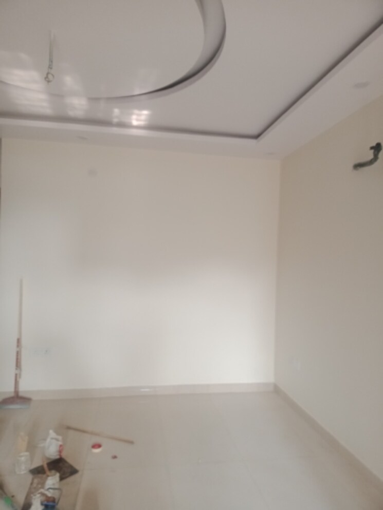 Room, bptp-district 3 Bedroom 150 Sq.Ft. Builder Floor In Sector 81 Faridabad 7960125