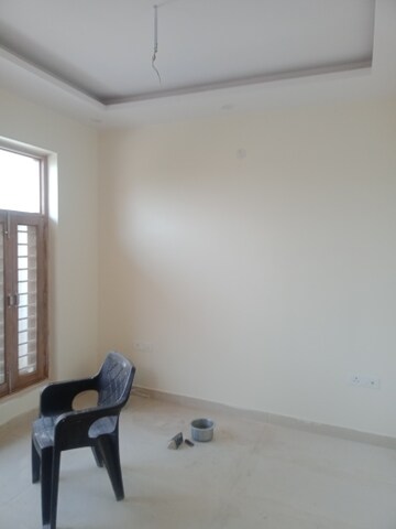 Room in 3 BHK Builder Floor at BPTP District, Sector 81 – for Sale