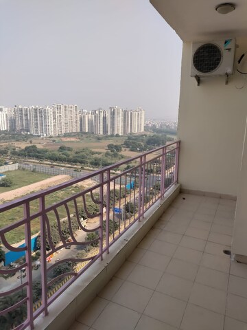 2.5 BHK Apartment For Rent in Mahagun Moderne, Sector 78