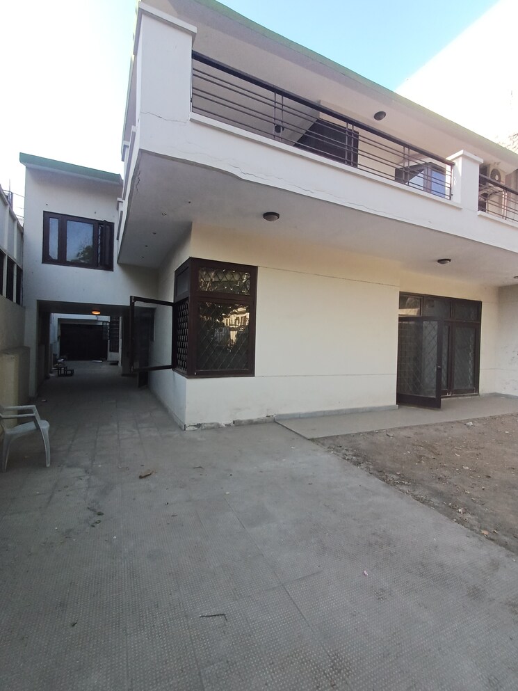 undefined, sector 82 4 Bedroom 3500 Sq.Ft. Independent House In Sector 82 Noida 7960230