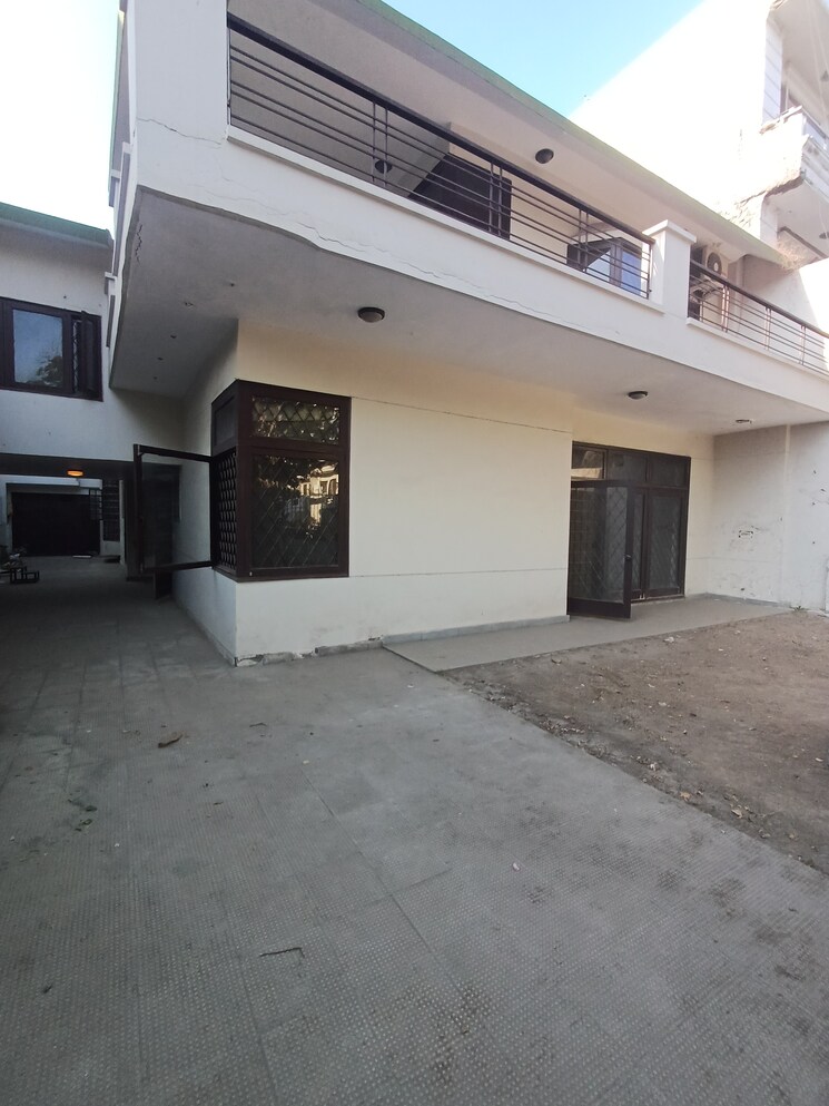 undefined, sector 82 4 Bedroom 3500 Sq.Ft. Independent House In Sector 82 Noida 7960230