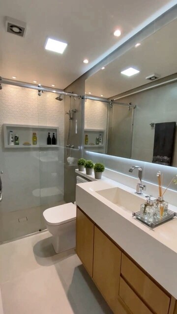 Master Bedroom in 2.5 BHK Builder Floor at Krishna Nagar – for Rent