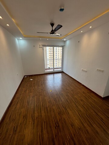 Room in 3 BHK Apartment at Omaxe The Palace, Gomti Nagar – for Sale