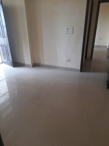 Room in 2 BHK Apartment at Supertech 34 Pavilion, Sector 34 – for Rent