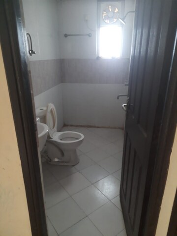 Bathroom in 2 BHK Apartment at Supertech 34 Pavilion, Sector 34 – for Rent