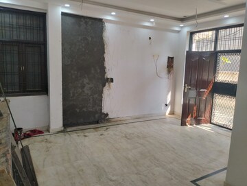 Building Lobby in 3 BHK Builder Floor at Sector 42 – for Sale