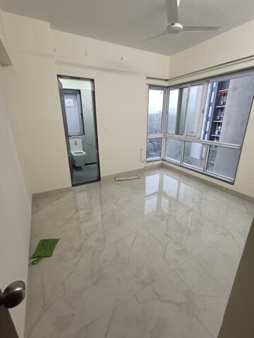 Room in 2 BHK Apartment at Sanjar Fortune Heights, Kandivali West – for Rent