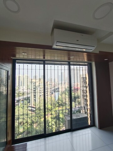 Room in 3 BHK Apartment at Ajmera Beverly Hills and Royal Empire, Andheri West – for Rent