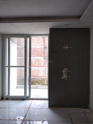 Room in 3 BHK Builder Floor at Sector 107 – for Sale