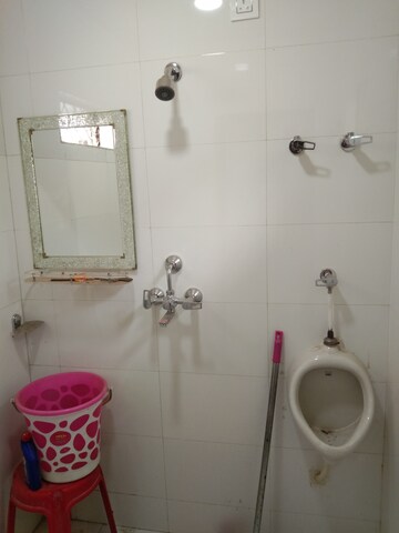 Attached Bathroom in 2 BHK Apartment at Alkapuri – for Rent