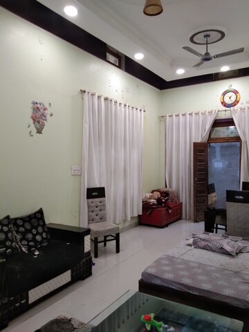 Living Room in 2 BHK Apartment at Alkapuri – for Rent