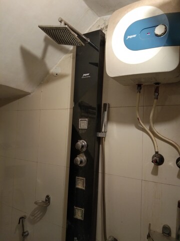 Furnished Amenities in 2 BHK Apartment at Alkapuri – for Rent