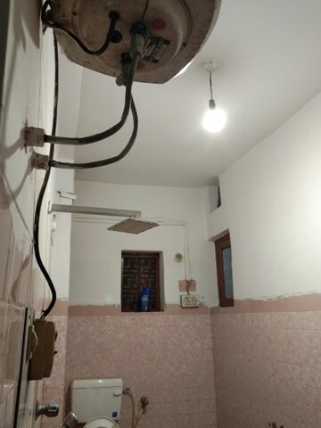 Attached Bathroom in 2 BHK Apartment at Alkapuri – for Rent
