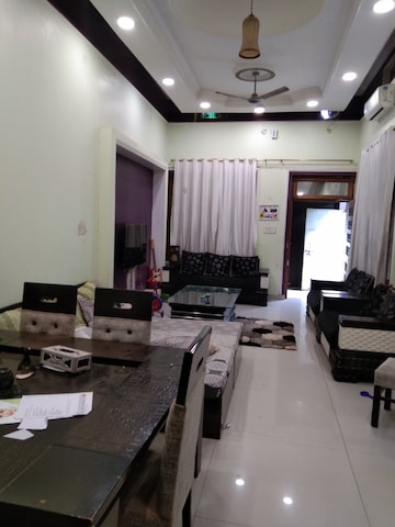 Living Room in 2 BHK Apartment at Alkapuri – for Rent