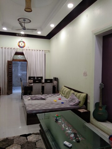 Living Room in 2 BHK Apartment at Alkapuri – for Rent