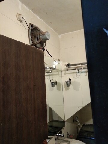 Bathroom in 2 BHK Apartment at Alkapuri – for Rent
