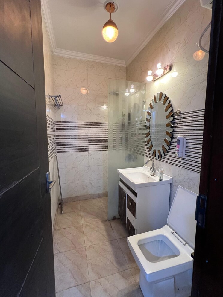 Bathroom, sector 43 3 Bedroom 1620 Sq.Ft. Builder Floor In Sector 43 Faridabad 7960542