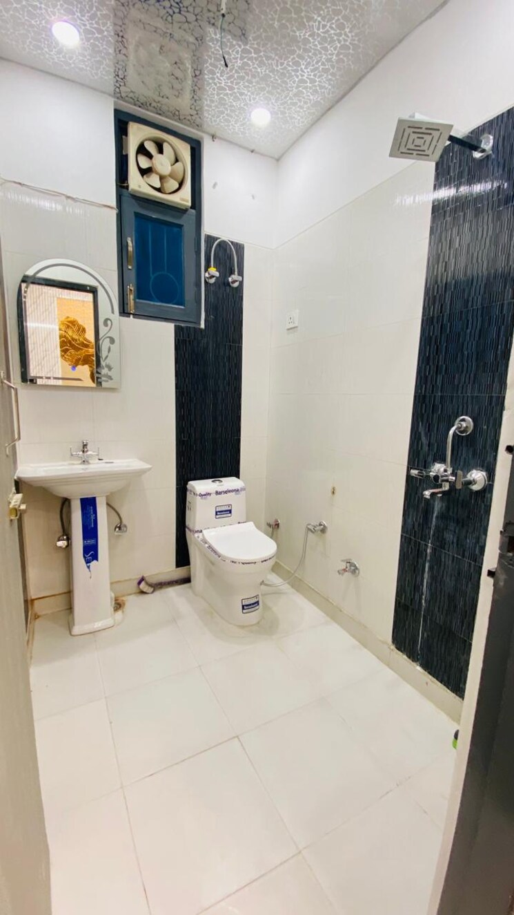 Attached Bathroom, eklavya-vihar-chs 4 Bedroom 1500 Sq.Ft. Villa In Vasundhara Sector 9 Ghaziabad 7960536